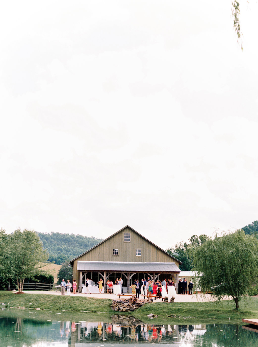 Big Spring Farm virginia wedding venue by Natalie Jayne Photography