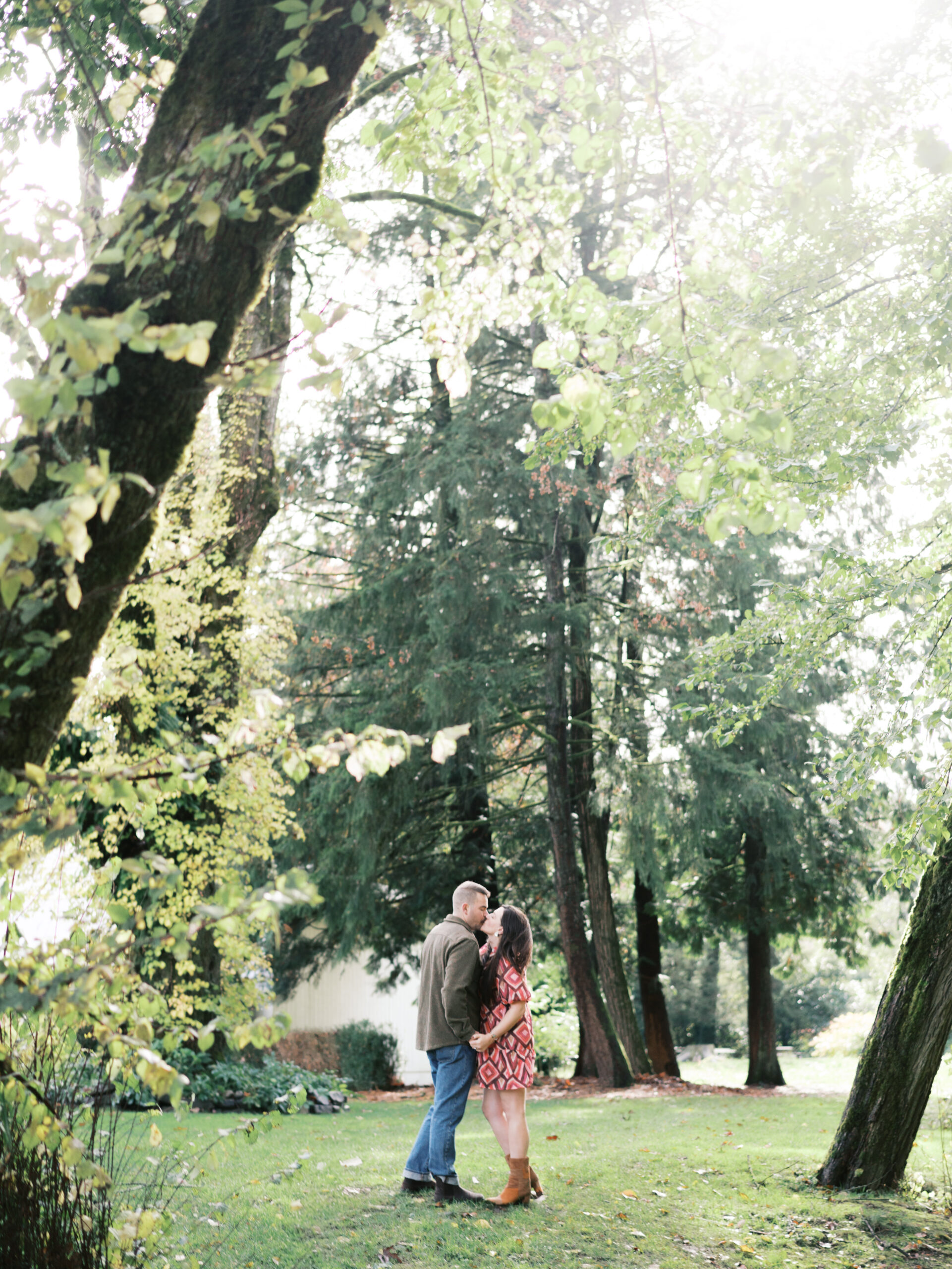 Lush gardens and scenic pathways at Fox Hollow Farm in Issaquah, WA, perfect for weddings and elopements.