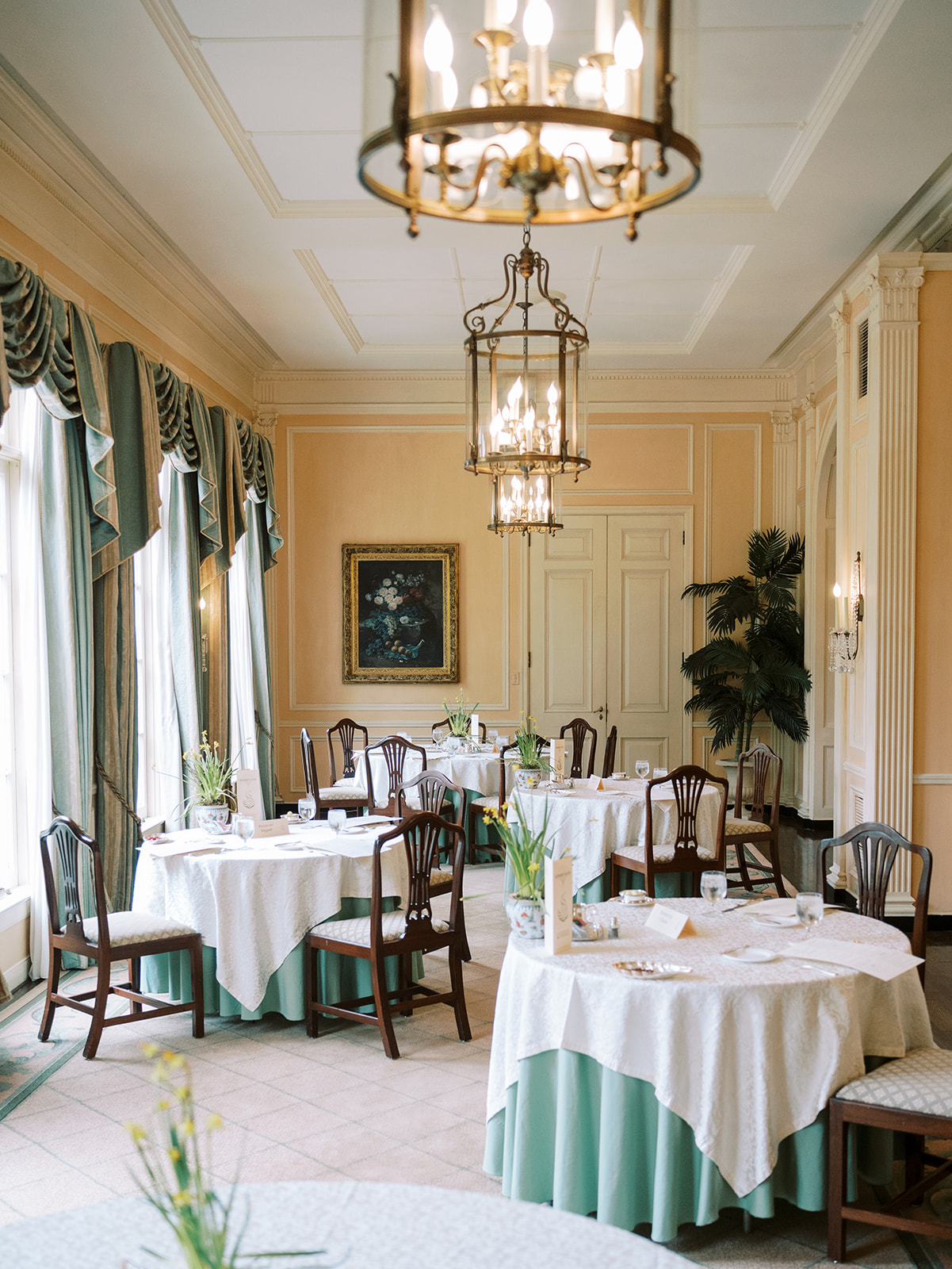 Luxury wedding photography at The Sunset Club in Seattle by a Seattle wedding photographer